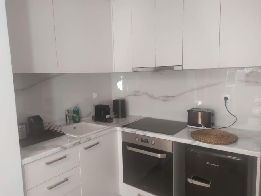 Studio Apartment With All Amenities In Kolonaki Athen Eksteriør bilde