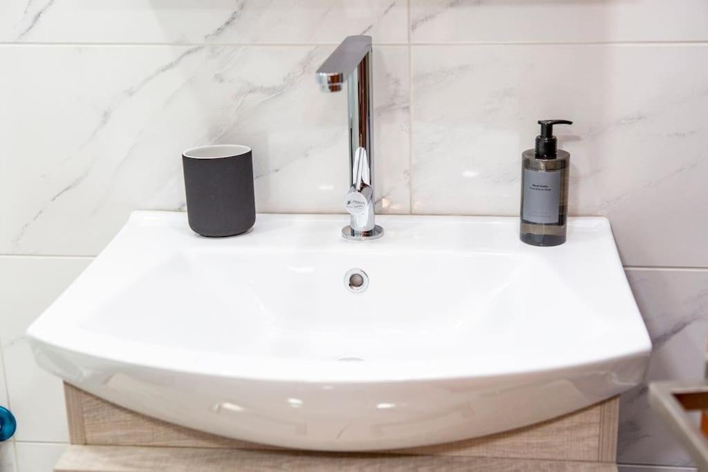 Studio Apartment With All Amenities In Kolonaki Athen Eksteriør bilde
